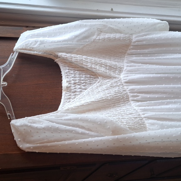 Ultra Flirt Womans Size 2X White Swiss Dot Smocked Tiered V Neck Summer Dress - Picture 3 of 5